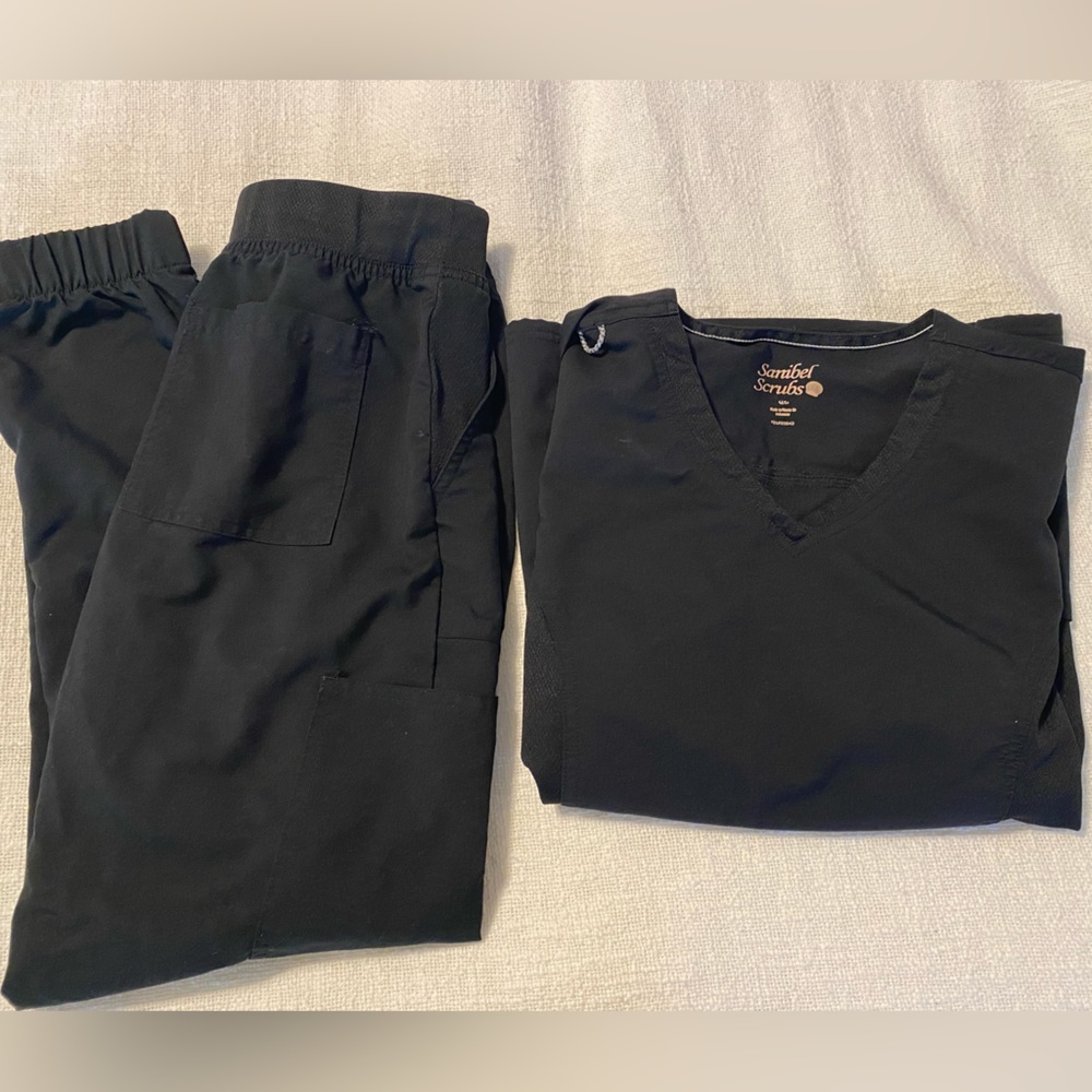 Sanibel Scrubs Set - Black Joggers and Three-Pocket Top